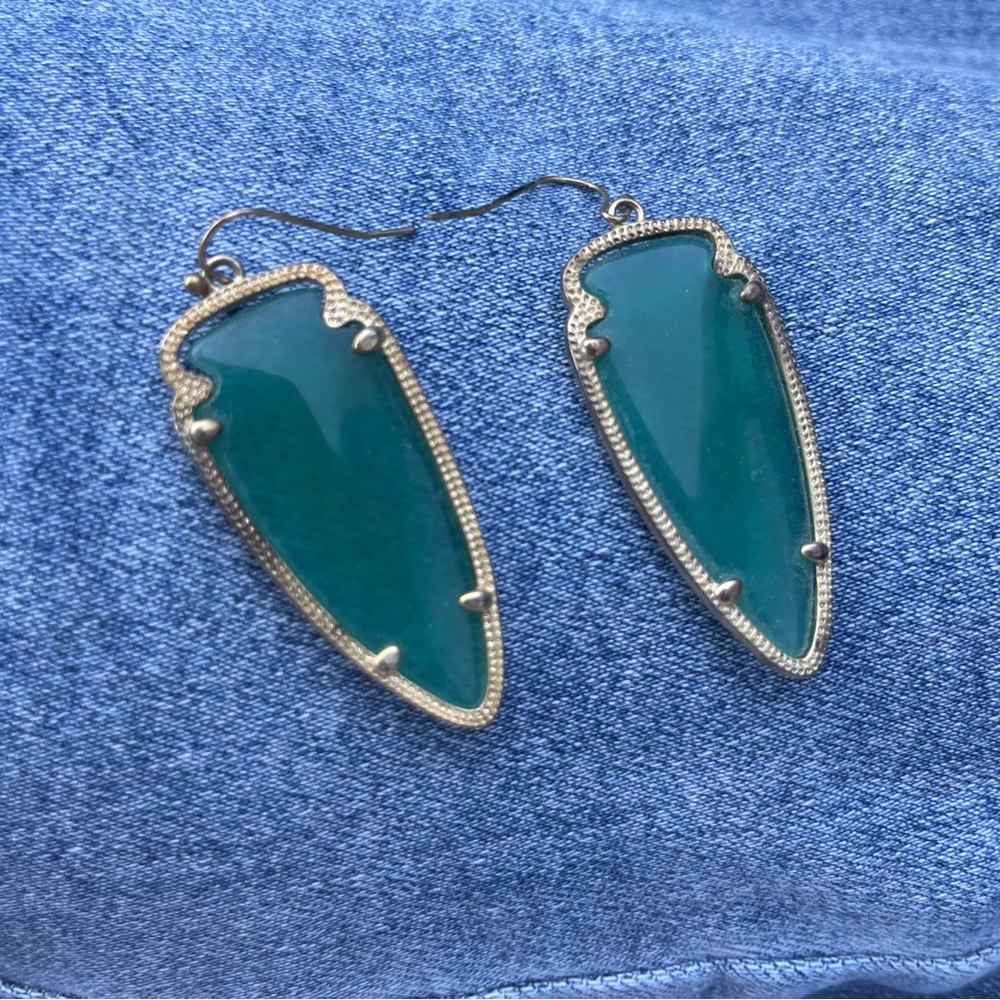 Kendra Scott Skylar earrings in Emerald Green and Gold Plate